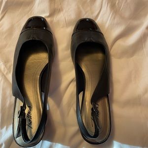Trotters Dea Black Slingbacks size 9.5M